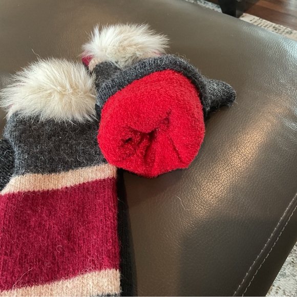 Hand crafted women’s mittens. O/S purchased at craft fair - Picture 2 of 3